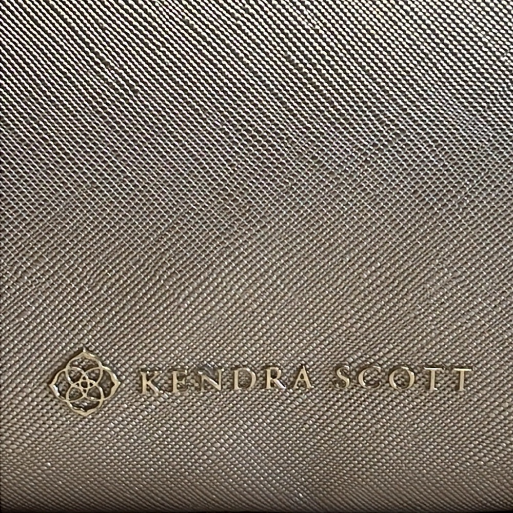 KENDRA SCOTT Zip Cosmetic Case *Sold Out - Picture 4 of 10